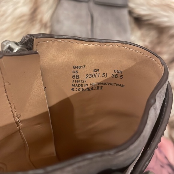 NEW | COACH | Dara Bootie | Dove Gray Suede Logo Boots | Size 6 Women’s - Picture 5 of 7